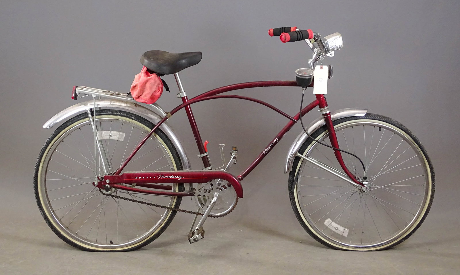 Vintage Murray Bicycle: Vintage Murray "Monterey" Middle Weight bicycle. 18" frame. Fair condition.