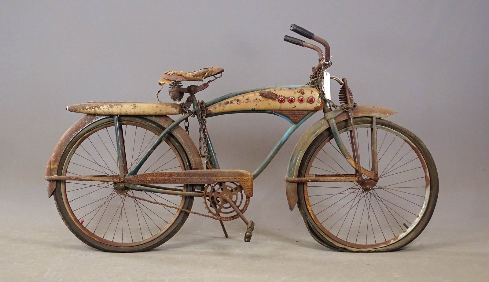 J.C. Higgings Barn Find Bicycle: J.C. Higgins barn find bicycle. As found. Needs restoration.