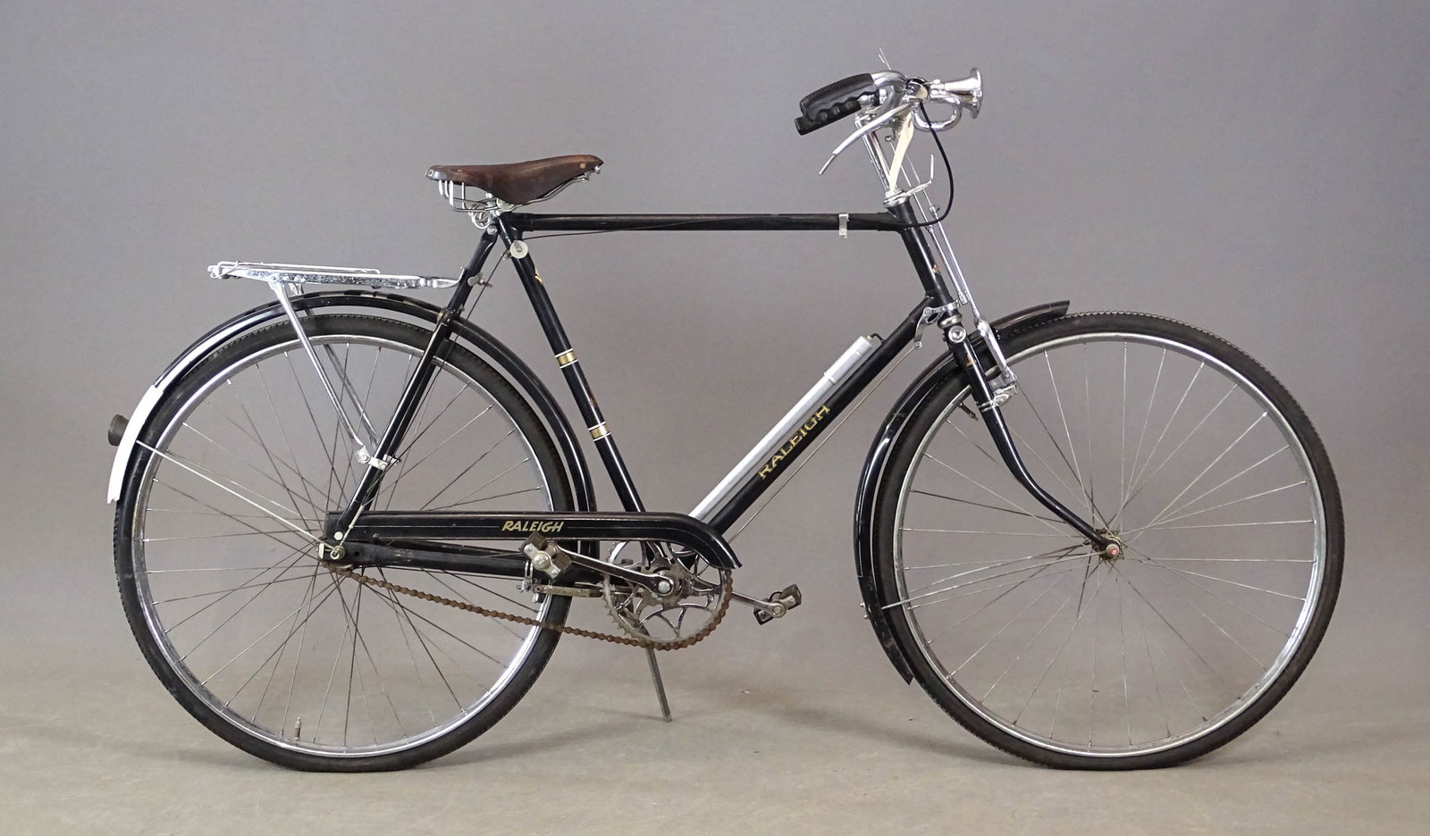 Vintage Raleigh Bicycle: Vintage Raleigh 3-Speed bicycle. Brooks saddle, rear rack, pump, front noise maker. 24" frame. Good condition.