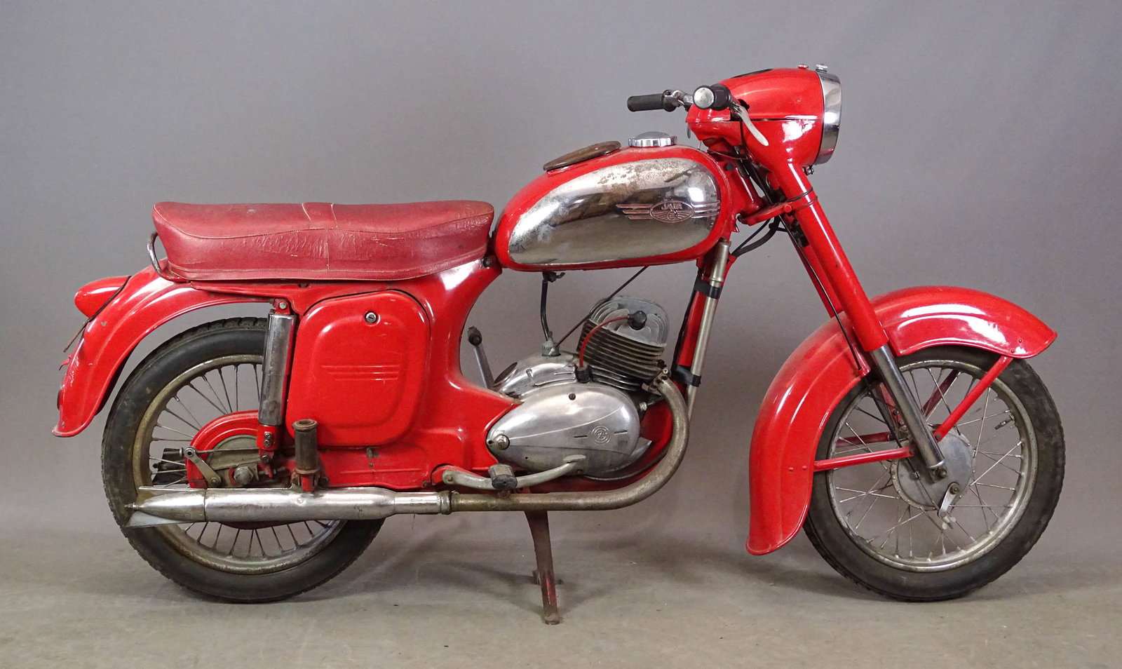 Vintage Jawa Motorcycle: Vintage Jawa 350 motorcycle. 1950-60's. Air-cooled two-stroke parallel-twin engine. Chrome fuel tank and red fenders. Unsure if its running, no title. Odometer reads 00490. Good exterior condition.
