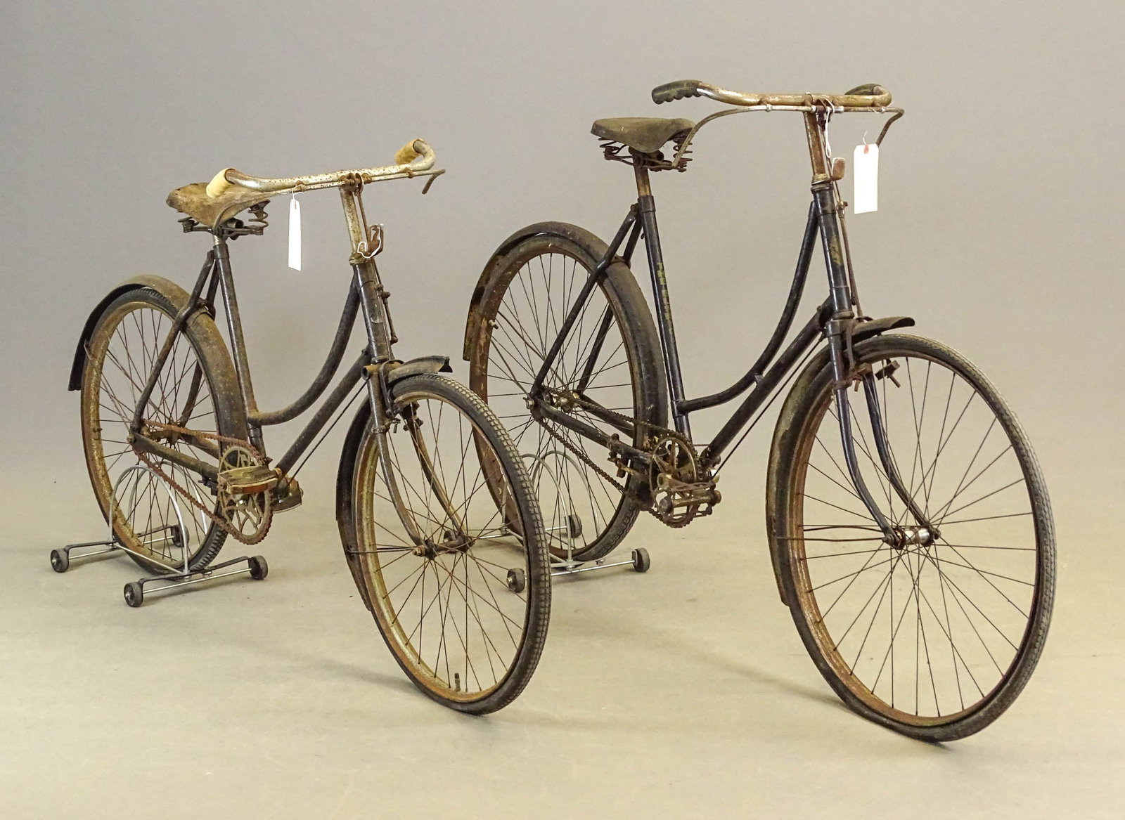 Bicycle Lot: Lot (2) vintage bicycles including: Elswick loop frame, 28" wheel, single speed, original paint and transfers and Raleigh youth. Fair condition. Private collection England.