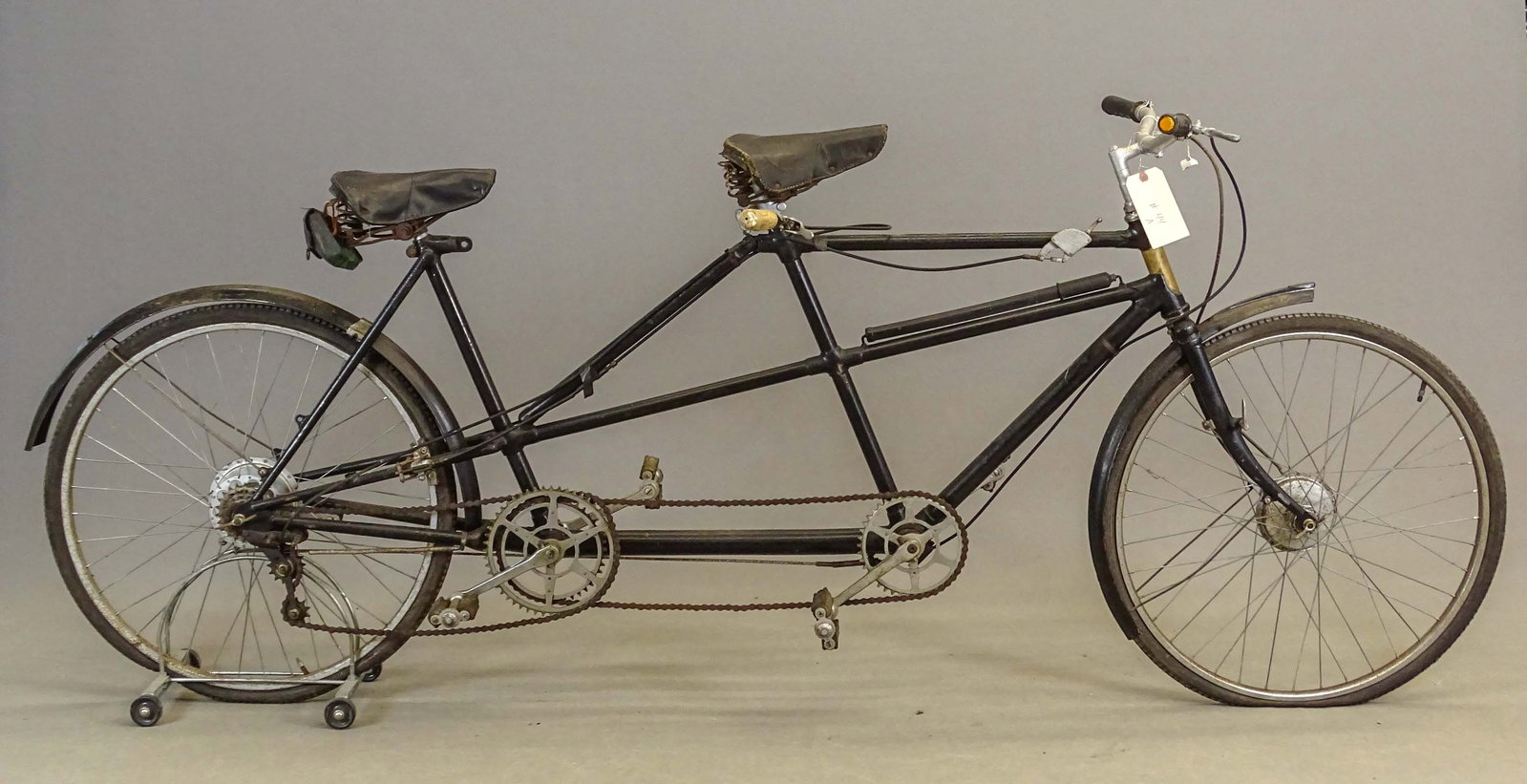 Vintage Tandem Bicycle: Vintage English tandem bicycle Convertible from lady back to gents, adjustable rear cross bar, Trivelox gears, drum brakes. Private collection England.