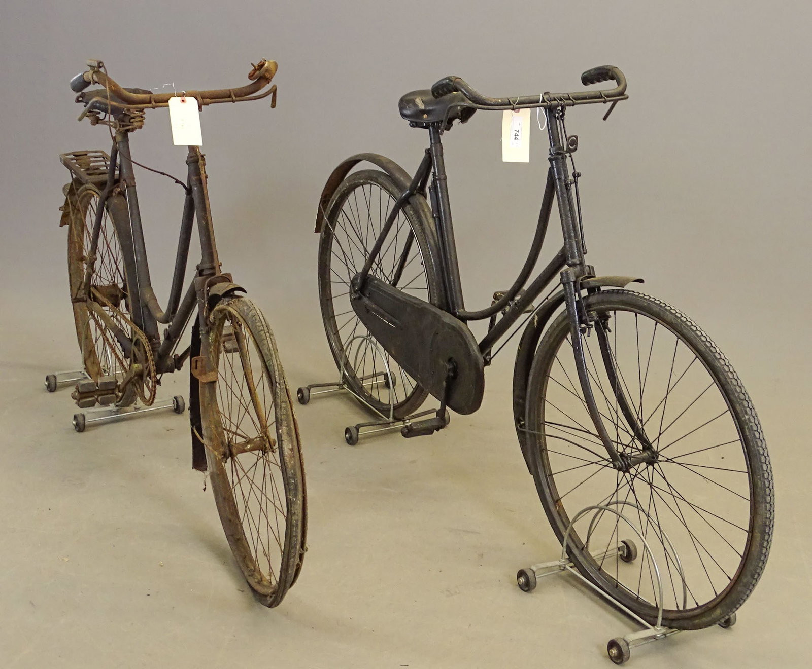 Bicycle Lot: Lot (2) vintage English bicycles including: Halford 3 speed, barrell shifter (28" wheel), Curry's single speed rod brake (28" wheel). Fair condition. Private collection England.