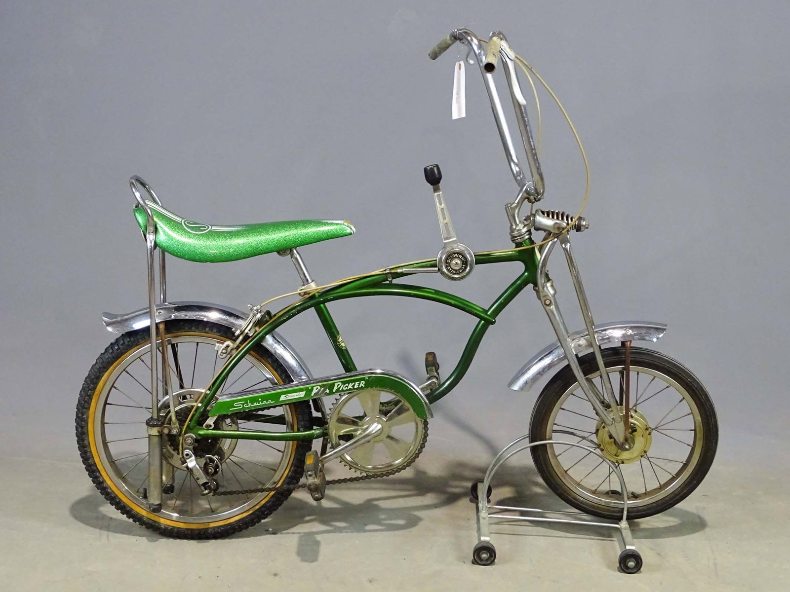 Schwinn Krate "Pea Picker" Bicycle: Vintage Schwinn Krate "Pea Picker" bicycle. Missing grips, saddle worn, fair condition.