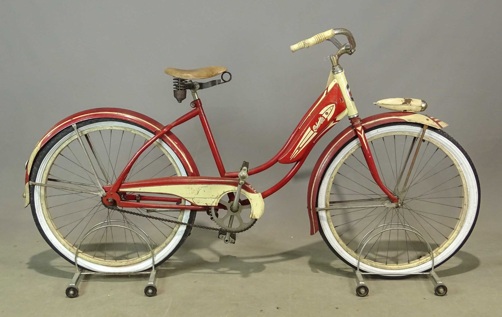 Columbia Balloon Tire Bicycle: Columbia Balloon tire bicycle. 18" frame. Original condition.