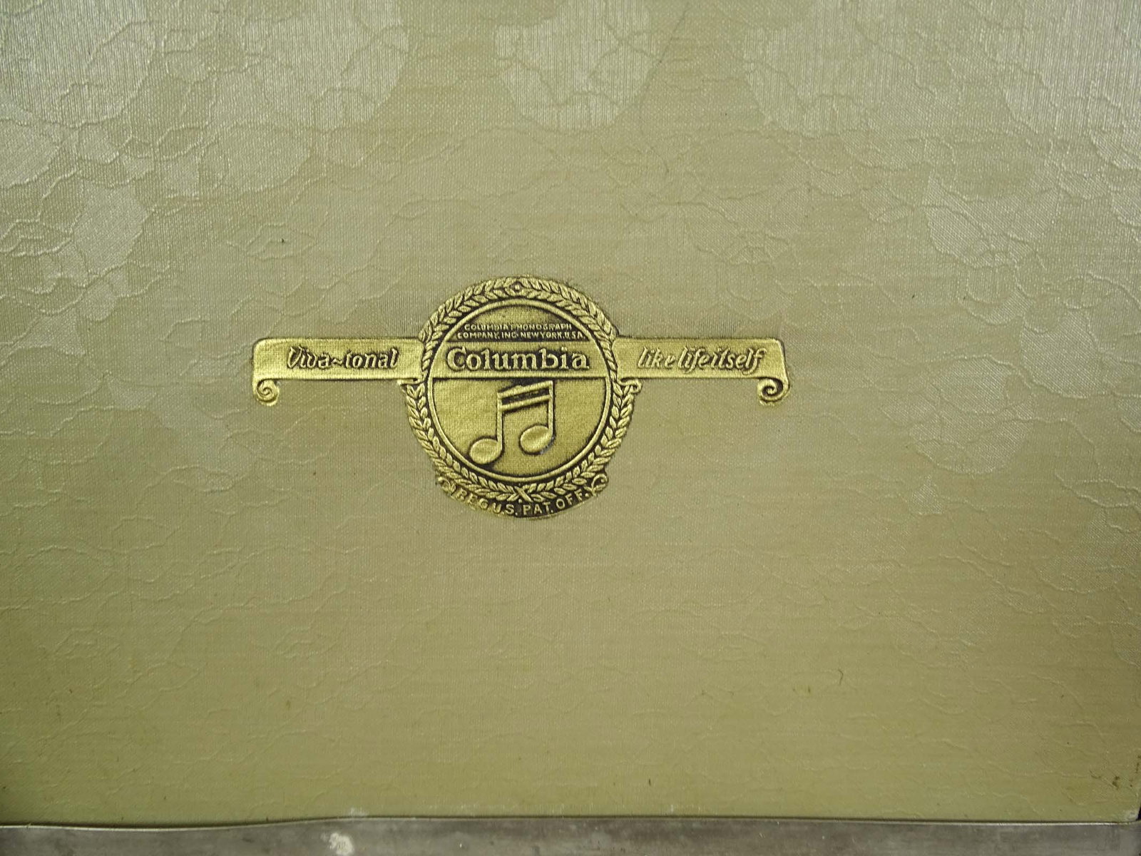 Columbia Victrola - 4