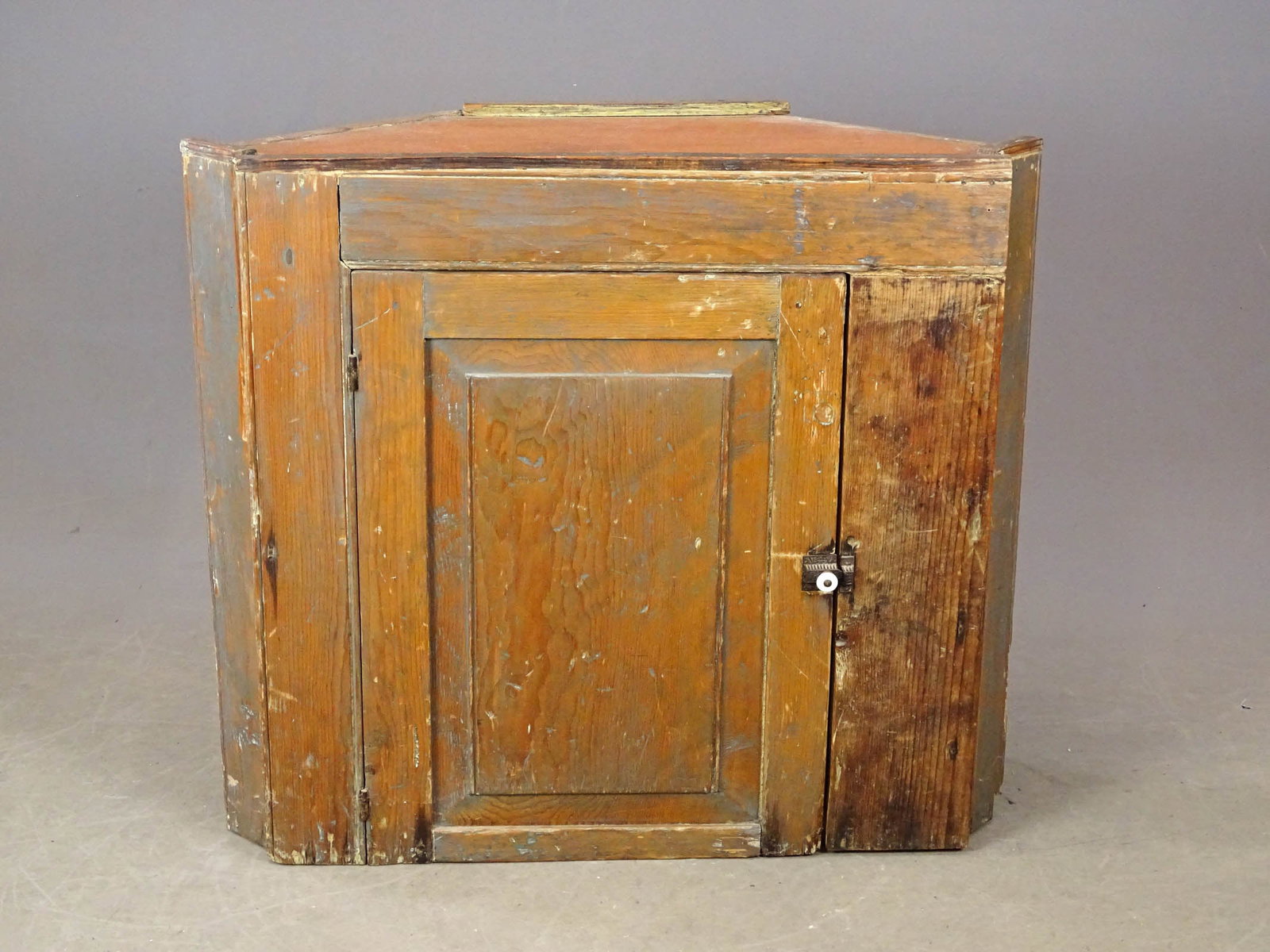 19th c. Hanging Corner Cupboard - 2