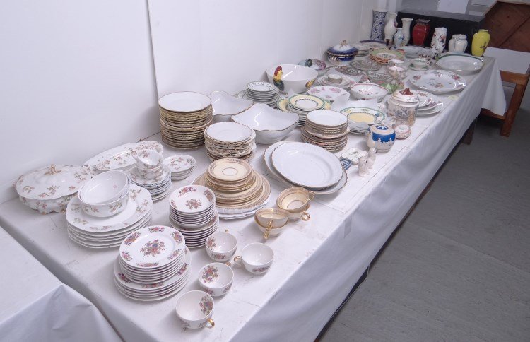 Misc. China Lot: Misc. china lot approx. 200 pcs. including Lenox Malmaisson", Villeroy & Boch "French Garden", Wentworth "Victoria", Richard Ginori, Haviland "The Frontenac", Royal Crown Derby rabbit, Wedgwood pin di