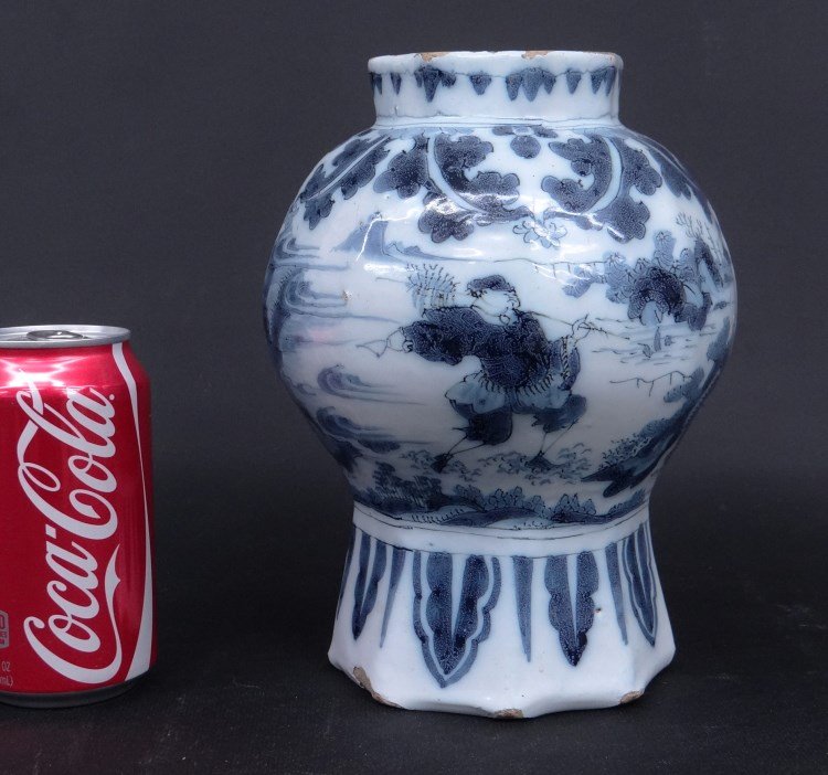 Delft Vase Marked GK: Early Delft vase marked underside "GK", possibly for Ghisbrecht Lambrechtse Krucyk or Crucyk 1666 at the “De Vergulde Boot” and “De Dessel in 1664. 9" Ht.