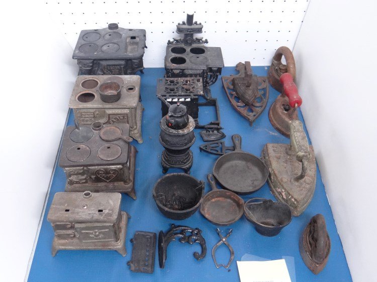Toy Cast Iron Stoves: Lot misc. toy cast iron stoves, irons etc.