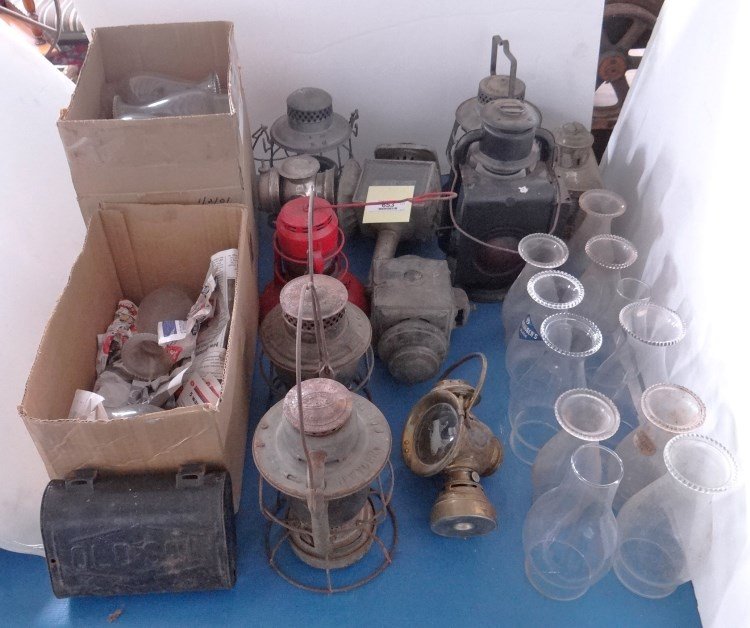 Lamp Lot: Lot misc. chimneys, kerosene lamps, Solar bicycle lamp, Old Sol lamp etc.