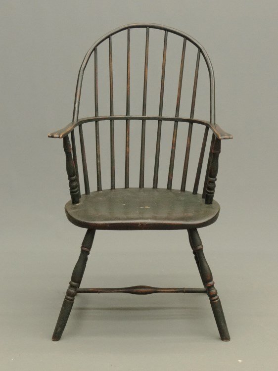 19th c. Windsor Armchair: 19th c. knuckle arm Windsor chair. 17" Seat Ht., 40" Overall Ht.
