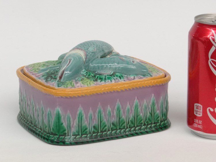 George Jones Majolica Fish Box: Marked George Jones Majolica fish box. 6" x 5" x 3" Ht. Provenance: Redwood New York Estate.