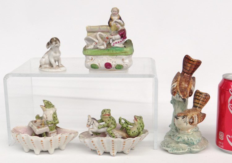 Porcelain Lot: Lot five pieces porcelain including German frog trays, trinket box with lid, Bavarian dog figurine and Stangle bird figurine.