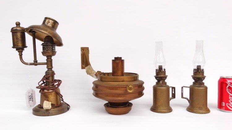 Lighting Lot: Lot including pair brass oil lamps with chimneys (10" Ht.), student type table lamp (13" Ht.), wall mounted oil lamp (8" Ht., 11" L.).