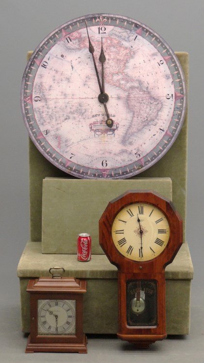 Clock Lot: Lot of (3) contemporary clocks including Seth Thomas bracket clock.