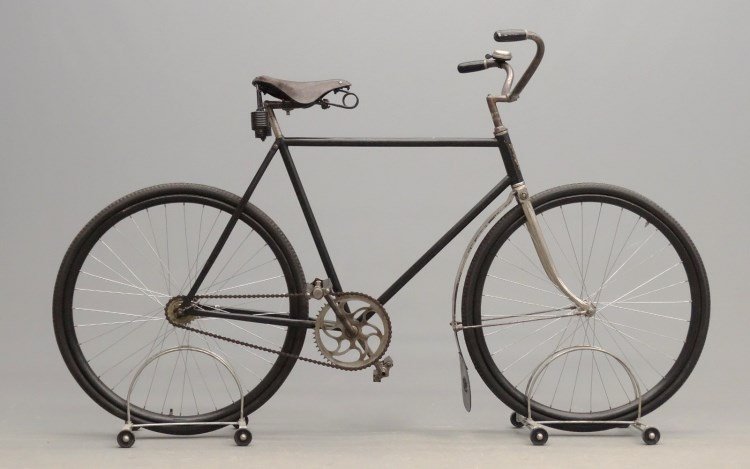 Dayton Pneumatic Safety Bicycle: Rare C. 1915 Dayton 22 1/4" frame pneumatic safety with front suspension featuring rare trailing leaf spring. Older restoration. Other features include: Kelly handlebars with bell, matching grips, ped
