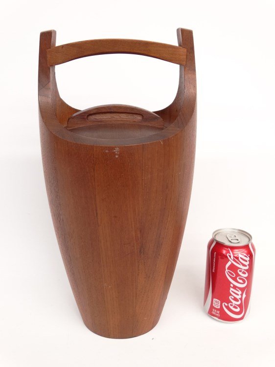 Jens Quistgaard For Dansk Ice Bucket: Jens Quistgaard For Dansk Danish modern ice bucket. 16" Ht.