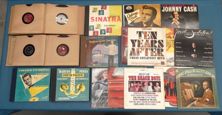 Lot Of Misc. Records: Lot of misc. records including Johnny Cash, Hank Williams, The Guess Who, Sinatra etc.