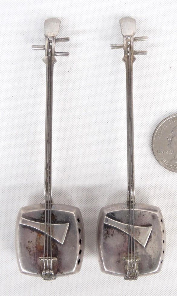 Sterling Silver Banjo Form Salt & Peppers: Sterling silver banjo form salt and peppers. Marked "Sterling 950", 4" L., 25 grams.