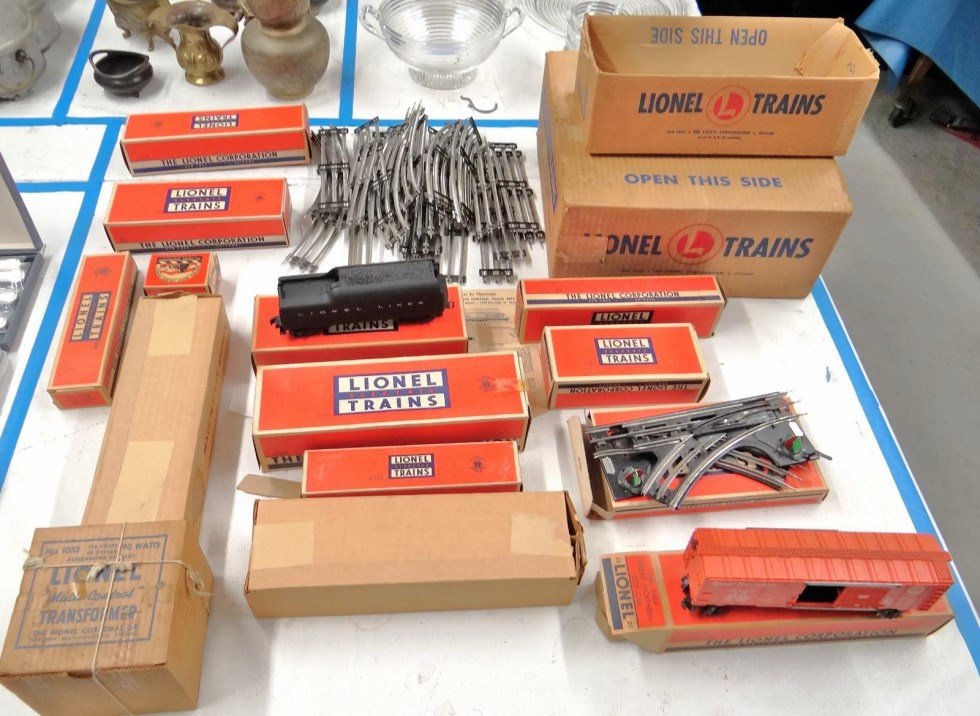 Lionel Train Lot (1 of 10)
