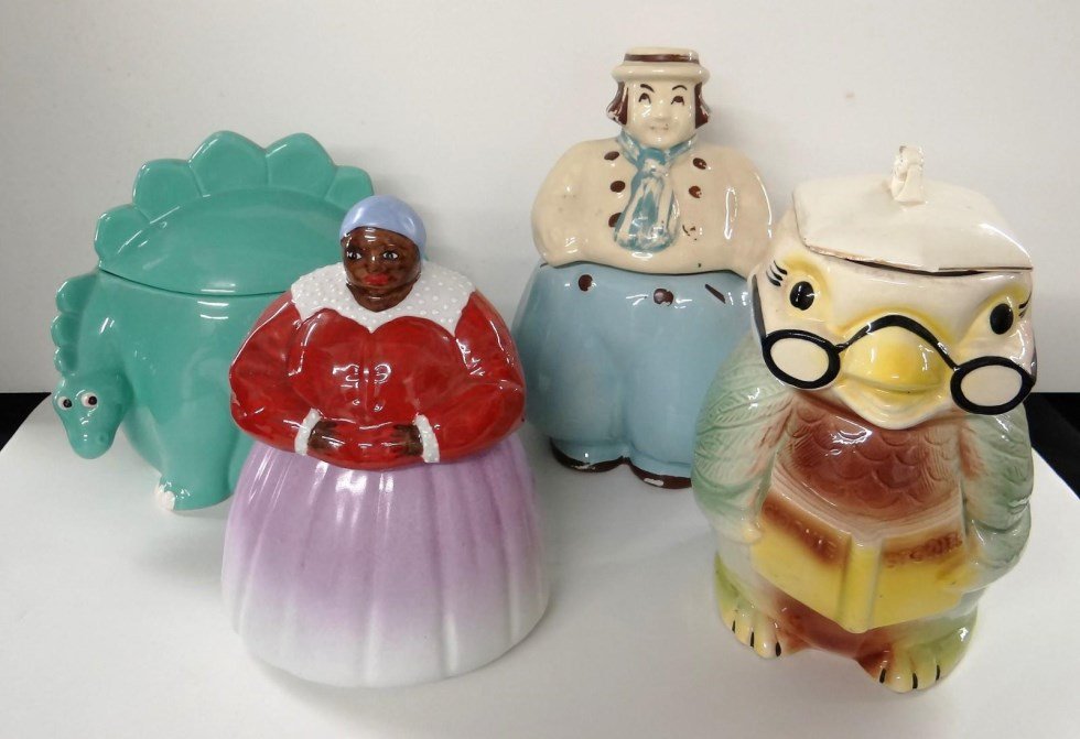 Cookie Jar Lot: Lot of (4) cookie jars including Dutch Boy, Owl (wrong lid), Mammy, Dinosaur.