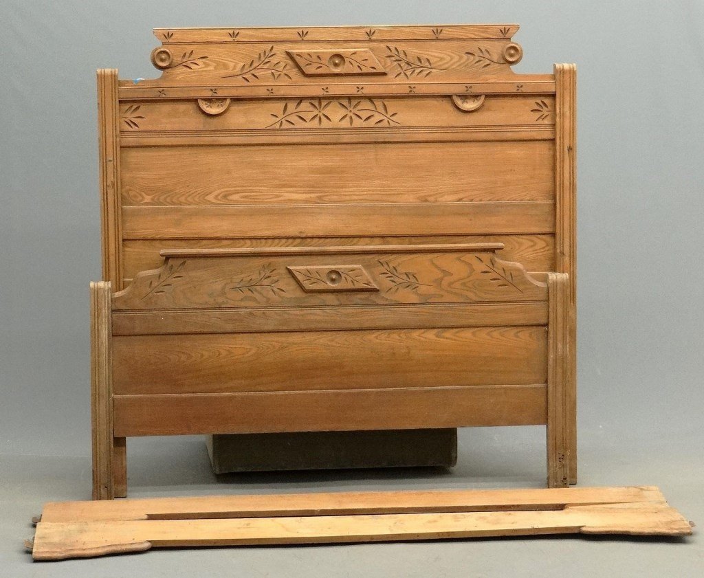 Victorian Oak Bed (1 of 3)