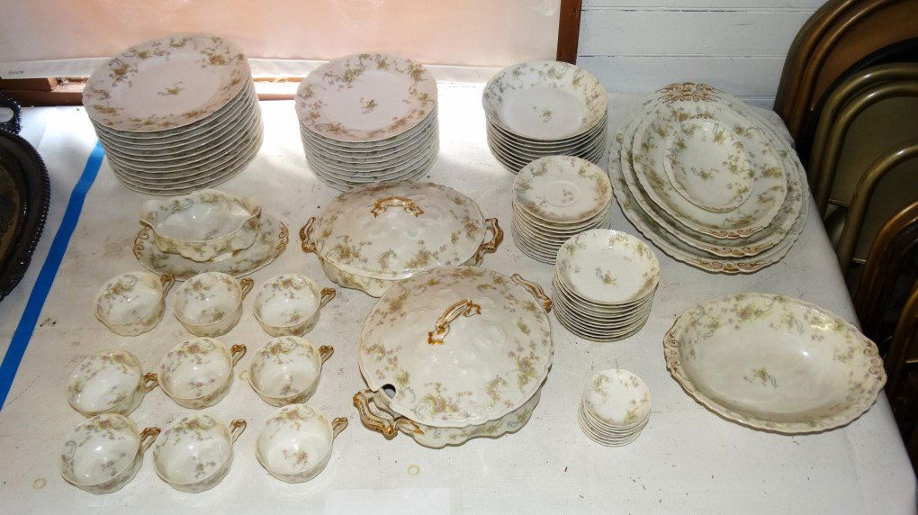 Limoges China Dinner Set (1 of 10)