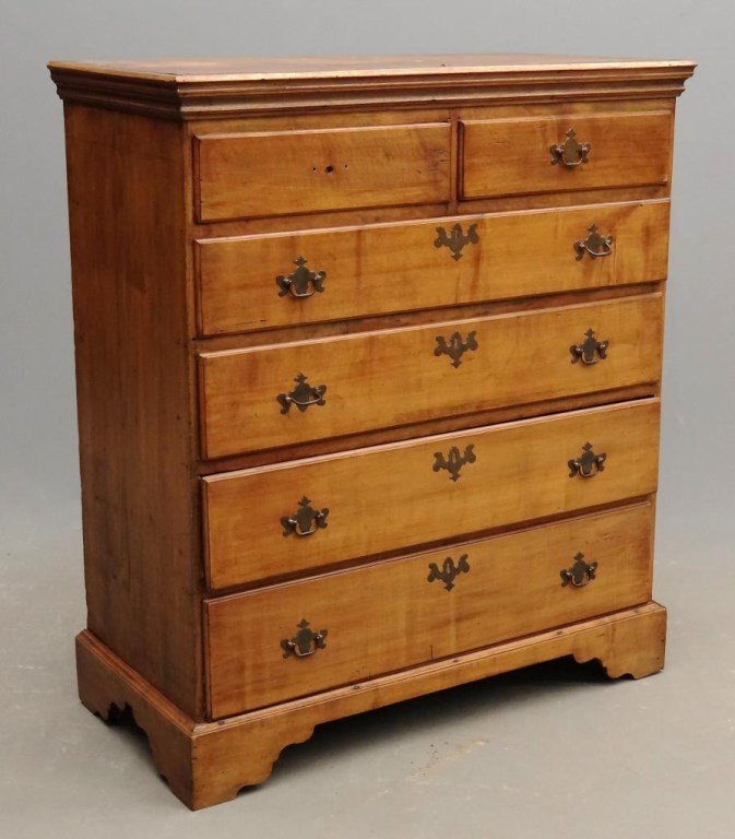 18th c. Semi-Tall Chest Of Drawers (1 of 9)