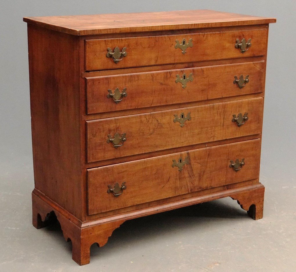 18th c. Chippendale Chest Of Drawers (1 of 10)