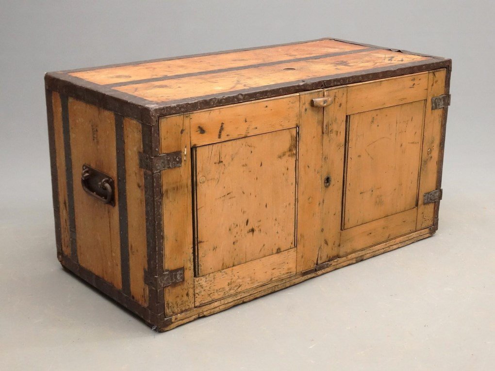 Steamer Trunk Coffee Table (1 of 6)