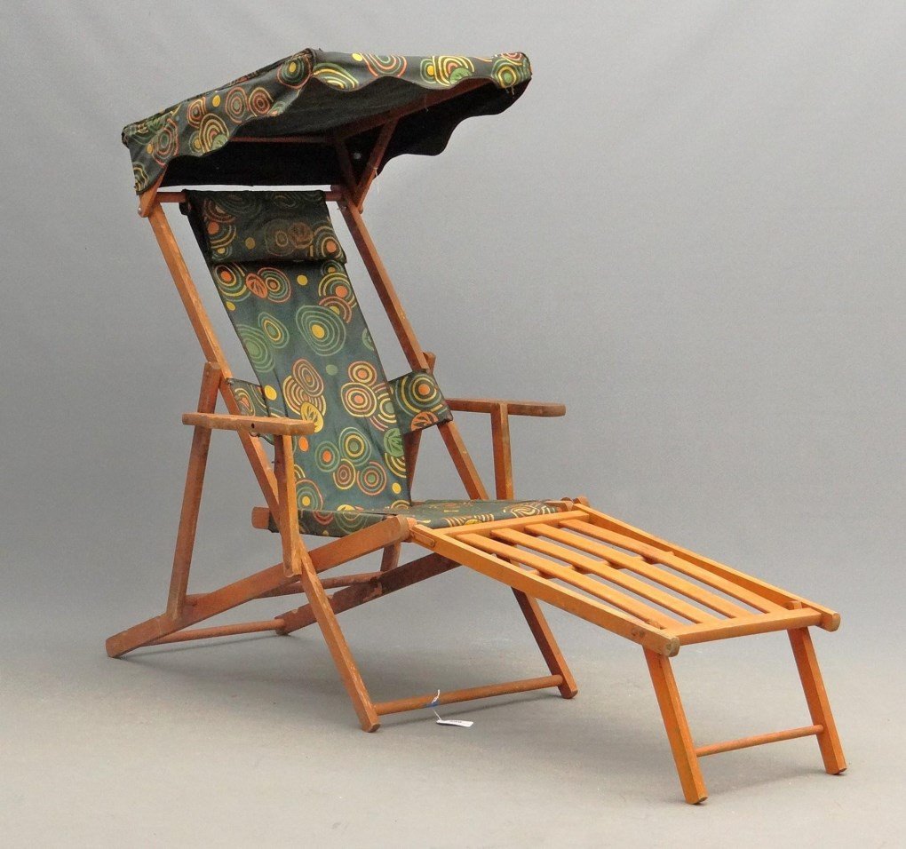 Deck Chair: Vintage deck chair.