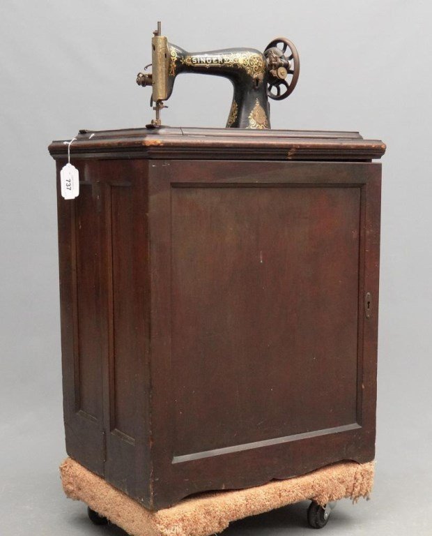 Singer Sewing Machine (1 of 10)