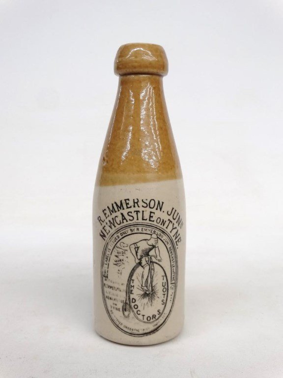 Re. Emmerson, Stoneware Bottle (1 of 5)