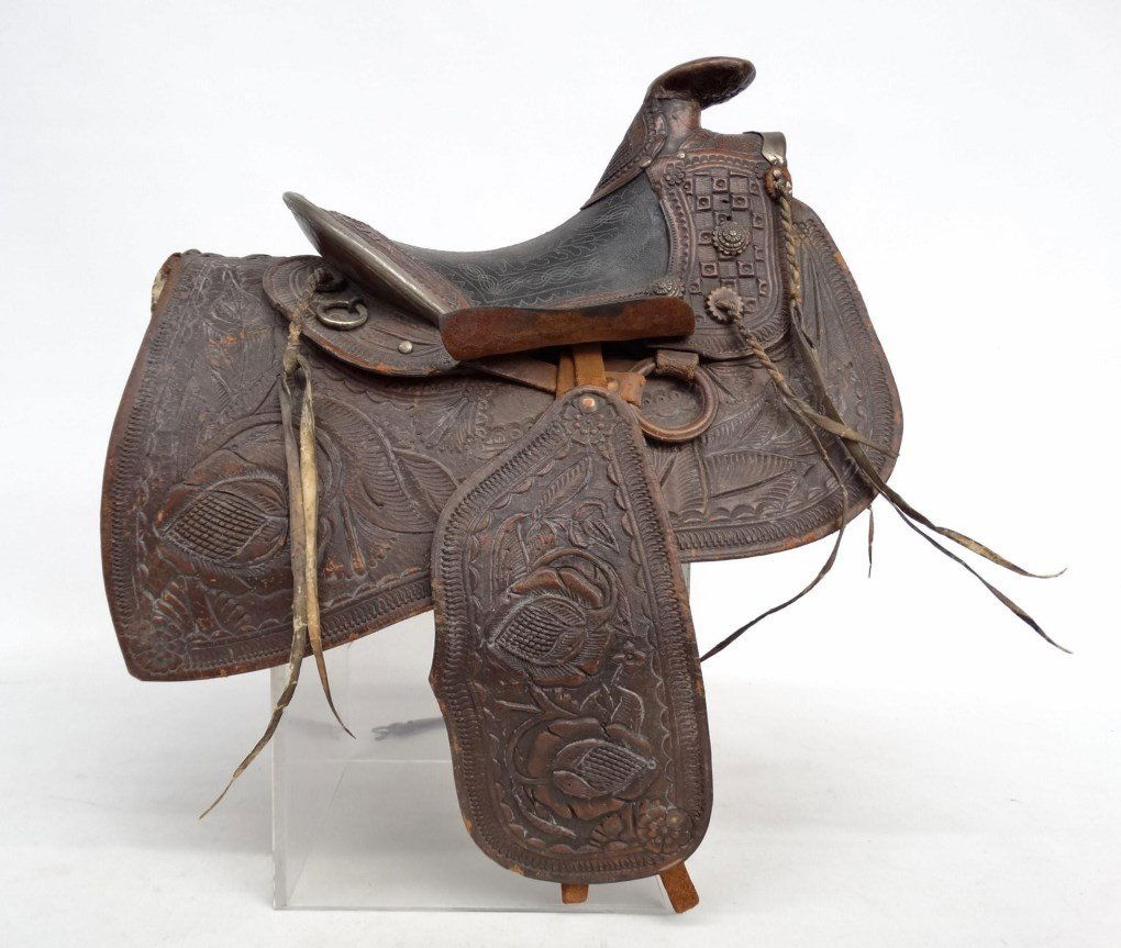 Salesman's Sample Horse Saddle (1 of 8)