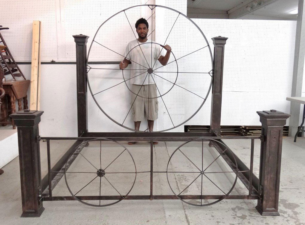 Decorative Metal Bed (1 of 6)