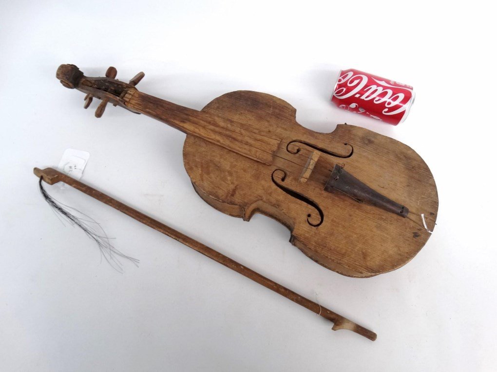 Folk Art Violin (1 of 6)