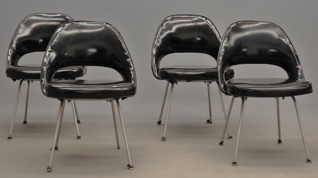 Knoll Associates Chairs: Set of (4) upholstered chairs labeled Knoll Associates. 18" seat Ht., 31" overall Ht..