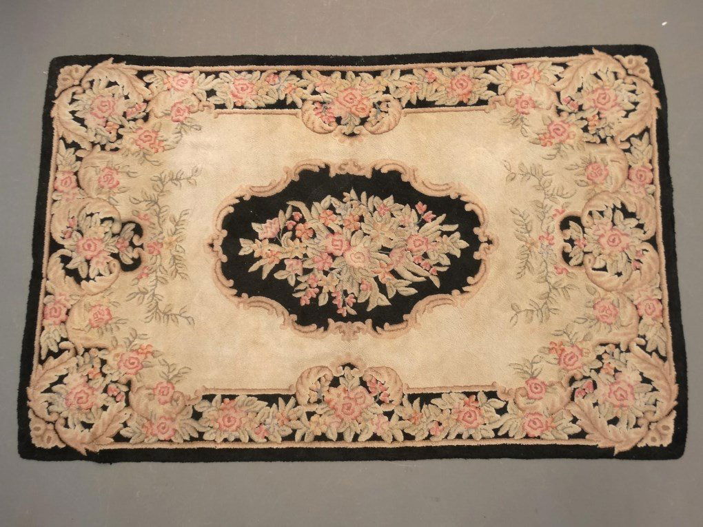 Roomsize Hooked Rug (1 of 3)