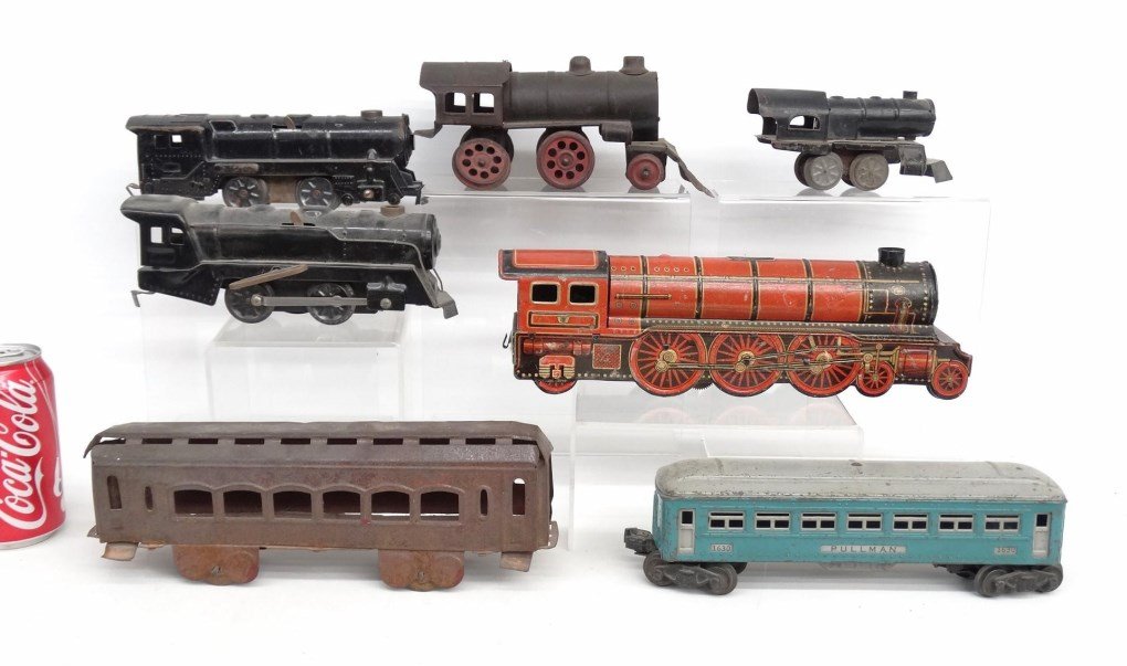 Train Lot: Lot (7) tin trains. 9" to 12" L.. Includes Marx, Pullman etc..