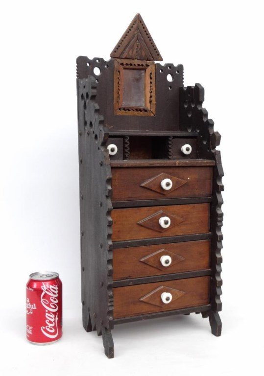 Folk Art Doll's Chest (1 of 8)