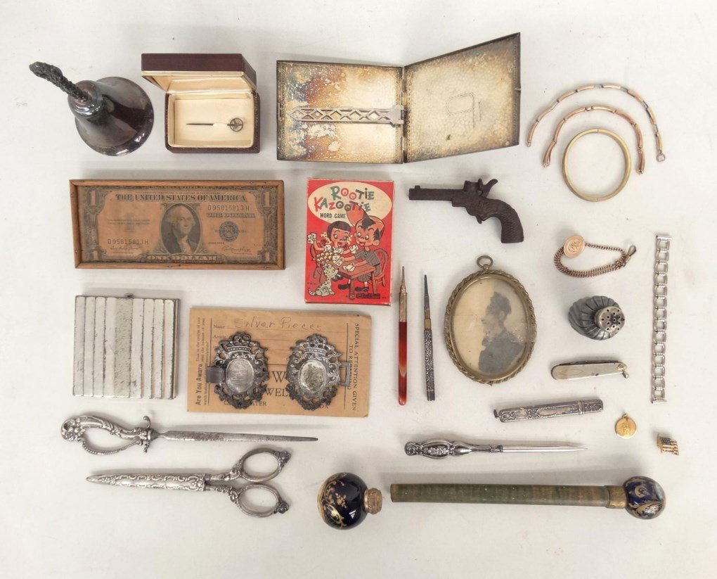 Misc. Lot: Misc. lot including jewelry, cap gun, Series 1935 E dollar, compact, cigarette case etc..