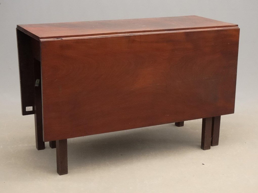 18th c. Chippendale Dropleaf Table (1 of 3)