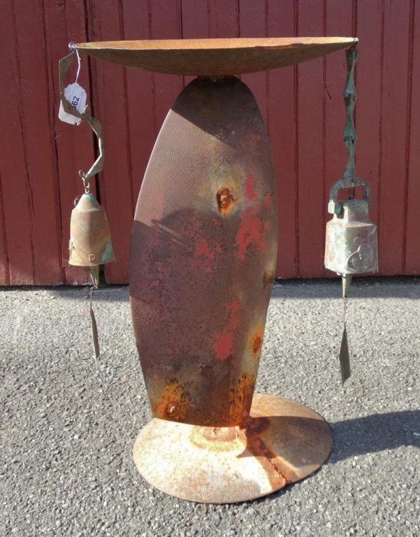 Modern Design Metal Birdbath (1 of 5)