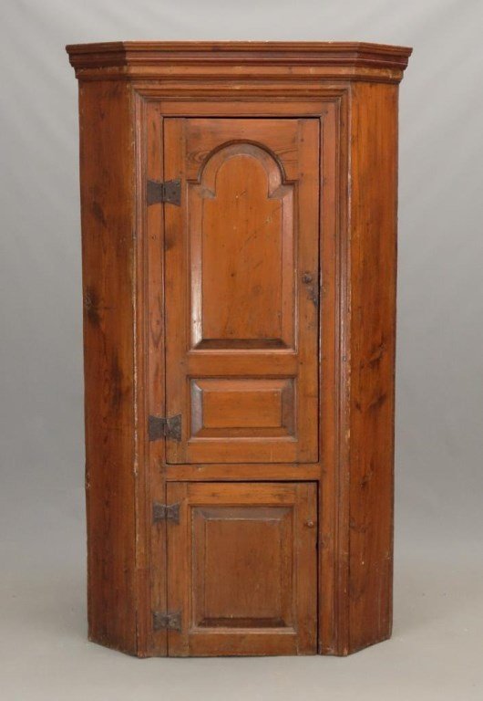 18th c. Maryland Corner Cupboard (1 of 10)