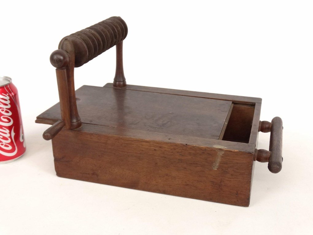 19th c. Shaker Tape Winder (1 of 7)