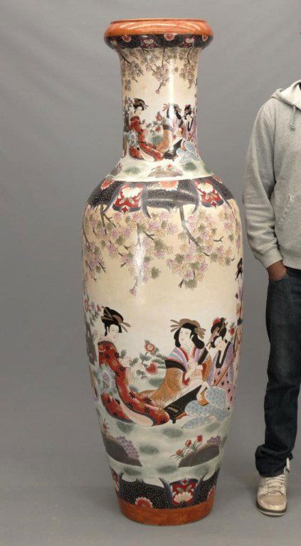 Large Chinese Vase (1 of 10)
