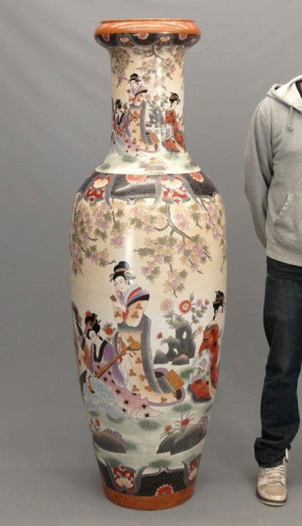 Large Chinese Vase (1 of 9)