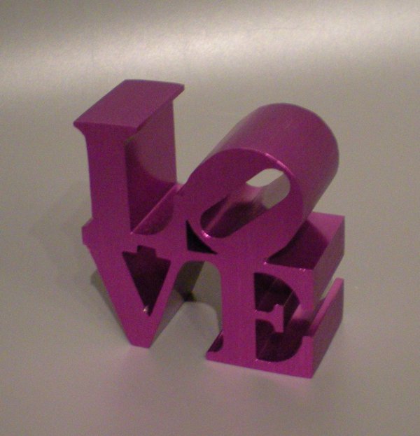 Robert INDIANA (Né en 1928) LOVE Sculpture: Robert INDIANA (Né en 1928)LOVE Sculpture LOVE Sculpture made in anodised aluminium Multiple purple color 8 x 8 x 4 cm"