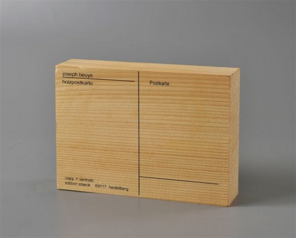 Joseph BEUYS (1921-1986)portfolio of 2 multiples : Joseph BEUYS (1921-1986)portfolio of 2 multiples Filzposkarte, 1985 Multiple made in felt Édition Staeck 10,5 x 10 cm HoLzpostkarte, 1985 Multiple made in wood Édition Staeck 10,5 x 10 cm each